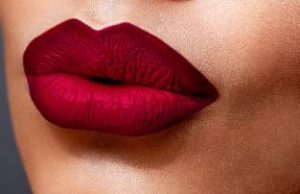 Cfare duhet te vishni dhe si te beni make up per festat e fundvitit.