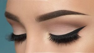 Cfare duhet te vishni dhe si te beni make up per festat e fundvitit.