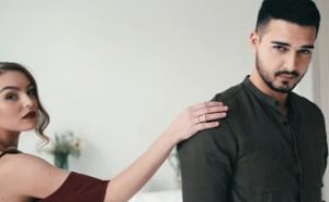 Enis Bytyqi - Jena ( Teksti ) Tekstet e kengeve me te reja jena jena si mjalta gjysma ime vec ti je