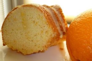 Kek me portokall. Si behet keku me portokall. Receta gatimi.