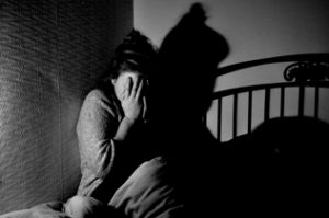 Niktofobia (nyctophobia). Cfare ndodh me njerezit qe vuajne nga kjo fobi.