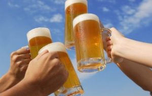 Shtate arsye te mira per te pire birre. Birra ndikon edhe per mire ne shendet
