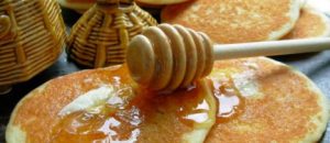 Petulla me mjalte per mengjes. Receta gatimi.