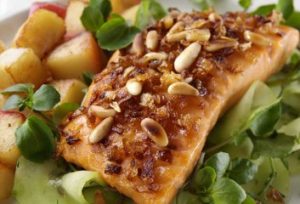 Samanta gatuan. Ja cfare recete ju sugjeron per sot. Salmon i fresket me arra te grira feta salmoni