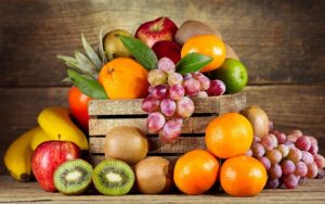 Jeni alergjike ne pranvere? Ja cilat fruta nuk duhet te hani.
