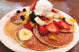 Pancake te shijshem. Mengjesi i se dieles. pluhur pjekjeje per embelsira