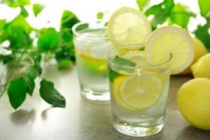 Pergatitni ne shtepi ujin qe vret kancerin. Uji alkaline.Ndikimi i Alkalines Receta Detoksifikuese
