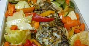Peshk me perime dhe patate ne furre. Receta gatimi. Peshk me perime dhe patate ne furre. Receta gatimi.