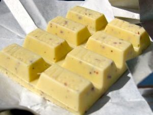 Ti je si cokollata qe preferon. cokollate te zeze cokollate te bardhe karakter te forte