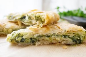 Byrek me presh dhe djathe. I thjeshte dhe i shijshem. Receta gatimi. Byrek me presh dhe djathe. I thjeshte dhe i shijshem. Receta gatimi.