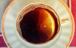 Dhimbjet luftohen me kafe dhe limon. Duhet ta provoni.
