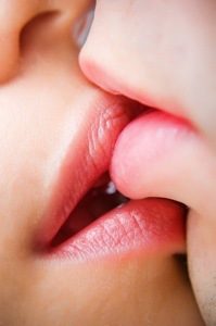 Emocione qe vetem nga nje puthje i perjeton... femrat ankth