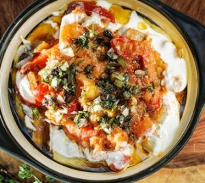 Fergese me speca dhe kos. Receta gatimi tradicionale. Fergese me speca dhe kos. Receta gatimi tradicionale.