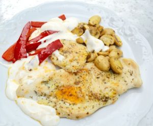 Fileto pule me kerpudha dhe pana. Receta gatimi tradicionale.