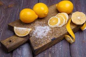 Mund ta luftosh migrenen me kripe dhe limon. migrena