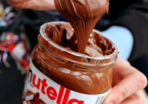 Nutella e dashur per te gjithe mund te pergatitet edhe ne shtepi. qumesht lajthi kakao