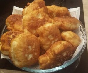 Petulla me kos dhe veze. Gatime tradicionale Shqiptare. Petulla me kos dhe veze. Gatime tradicionale Shqiptare.