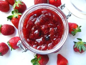 Si te pergatisni recel luleshtrydheje. Receta tradicionale.