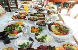 Ushqimet qe ju sugjerojme te hani per iftar dhe syfar.
