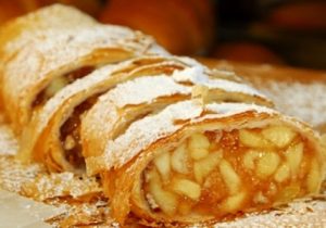 Strudel me banane. Shije qe nuk e keni provuar me pare.