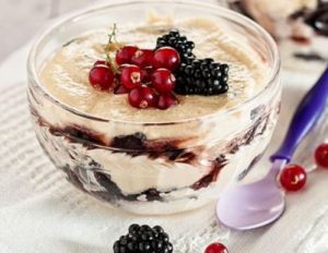 Tiramisu me manaferra ne gote. Receta gatimi