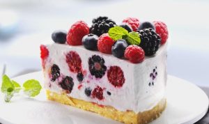 Cheescake me shije frutash. Duhet ta provoni! Luleshtrydhe