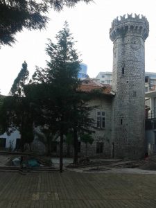Kulla e sahatit te inglizit (English clock tower). Histori.