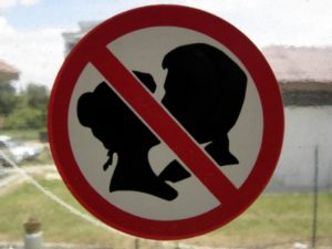 Puthjet ne publik. A duhet te ndodhin dhe a jane etike?