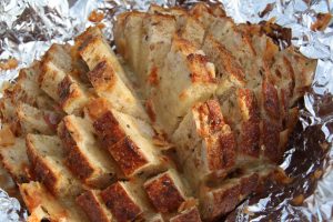 Buke e mbushur me djathe dhe proshute. Receta gatimi.