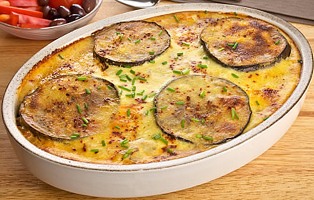 Makarona me patellxhan ne furre. Receta gatimi tradicionale greke. 1