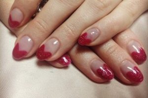 Disa ide dizenjimesh per thonjte ne diten e Shen Valentinit.