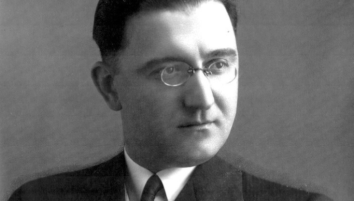 Kontributi i Ernest Koliqit në arsimin shqiptar. Krijuesi i Visareve të Kombit