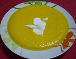 Pure me patate dhe salce kosi. Receta gatimi. gjalpe