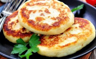 Kulac me pure patatesh dhe djathe. Receta gatimi,