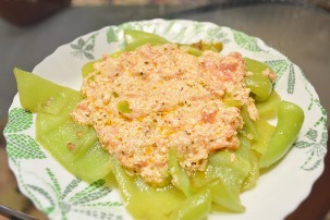 Speca te skuqur me salce gjize. Receta gatimi
