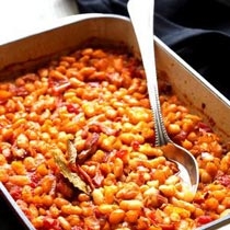 Tave me mish vici dhe fasule kokerrmadhe (pllaqi). Receta gatimi. vaj ulliri