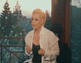 Aurela Gace - S'mundem (Teksti) S'mundem te te shoh vendin tend se ze njeri