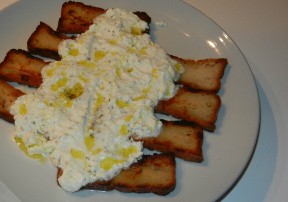 Buke misri me salce djathi. Receta gatimi.