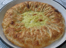 Byrek me djathe dhe kos. Receta gatimi.