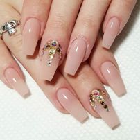 Trendi i thonjve per pranvere. Me te vecante se kurre. ne mode ngjyrat pastel