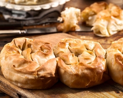 Tyropitakia (byrecka te vegjel pa pete). Qumesht Djathe i bardhe Receta gatimi