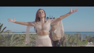 Greta Koci Feat. Genc Prelvukaj- Nuk Ka Dashni (Teksti) Me e dashtuna jeme, vendin tend se merr tjetra Nuk ka dashni,nuk ka dashni Ti s'e din sa mka marr malli me tpa
