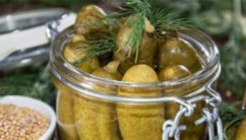 Si te pergatisni kastraveca turshi. Receta gatimi tradicionale