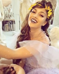 Do te shkriheni se qeshuri me komentin e Ermal Mamaqit ne foton e Elvana Gjates
