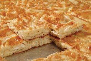 Byrek me kos dhe veze. Shume e thjeshte per ta pergatitur.