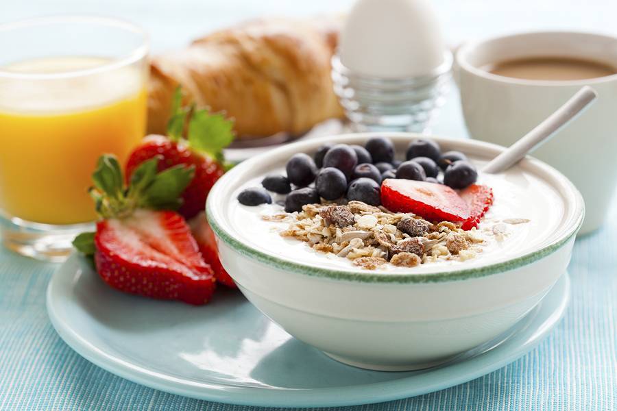 Cfare ju keshillojme te hani per mengjes ne menyre qe te nisni diten me mjaftueshem proteina.