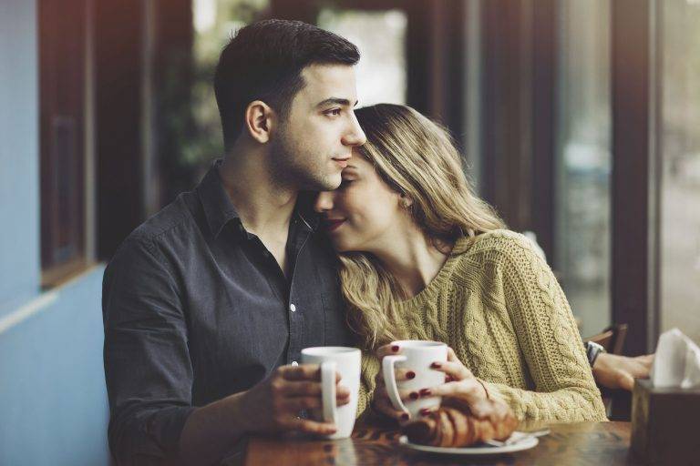 A me do apo thjesht po flirton me mua per aq kohe sa te kete te dashur?!