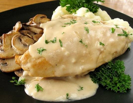Fileto pule me kerpudha dhe pana. Receta gatimi 