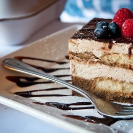Tiramisu pa veze e pergatitur ne kushte shtepiake. Receta gatimi.