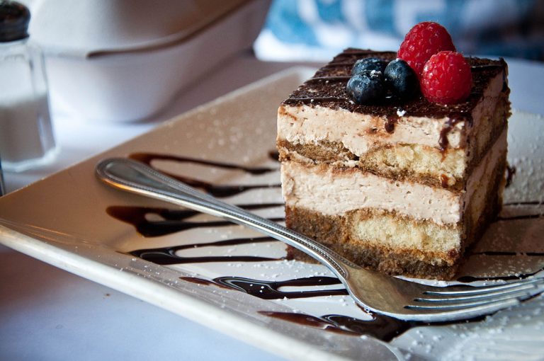 Tiramisu pa veze e pergatitur ne kushte shtepiake. Receta gatimi.